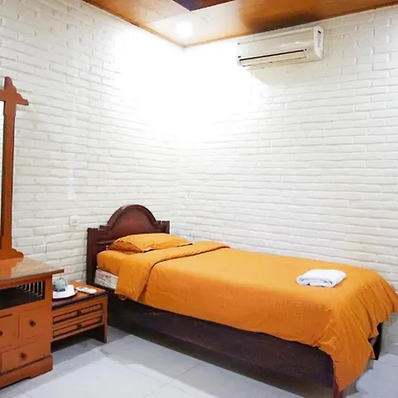 Arys Garden Hotel Yogyakarta Exterior photo