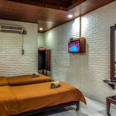 Arys Garden Hotel Yogyakarta Exterior photo