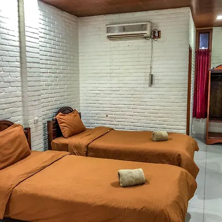 Arys Garden Hotel Yogyakarta Exterior photo