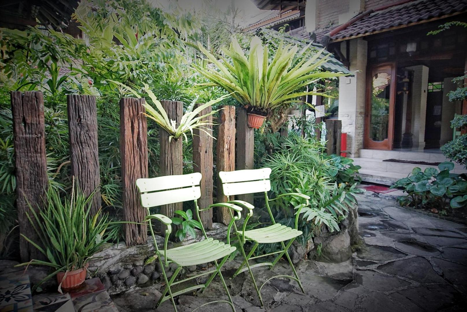 Ary's Guest house