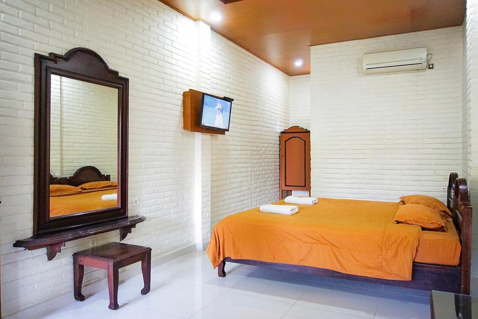 Ary's Guest house 3*